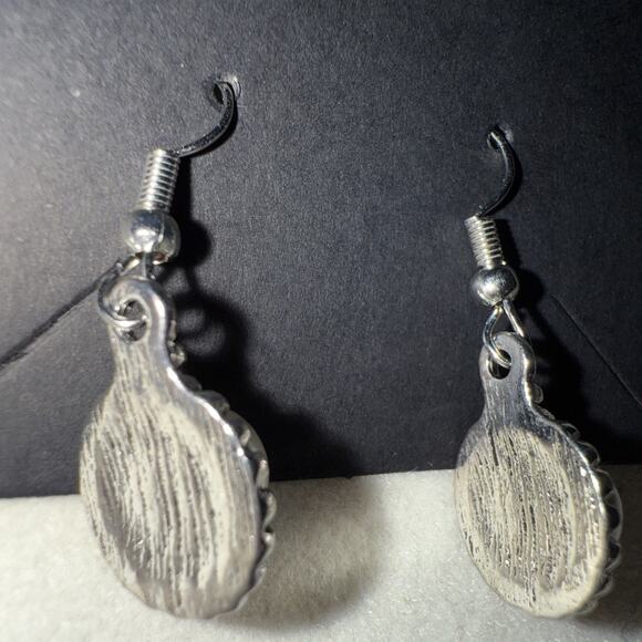 NWT Silvertone Faux Pearl Dangle Earrings With Silvertone Beaded Trim - Picture 4 of 6